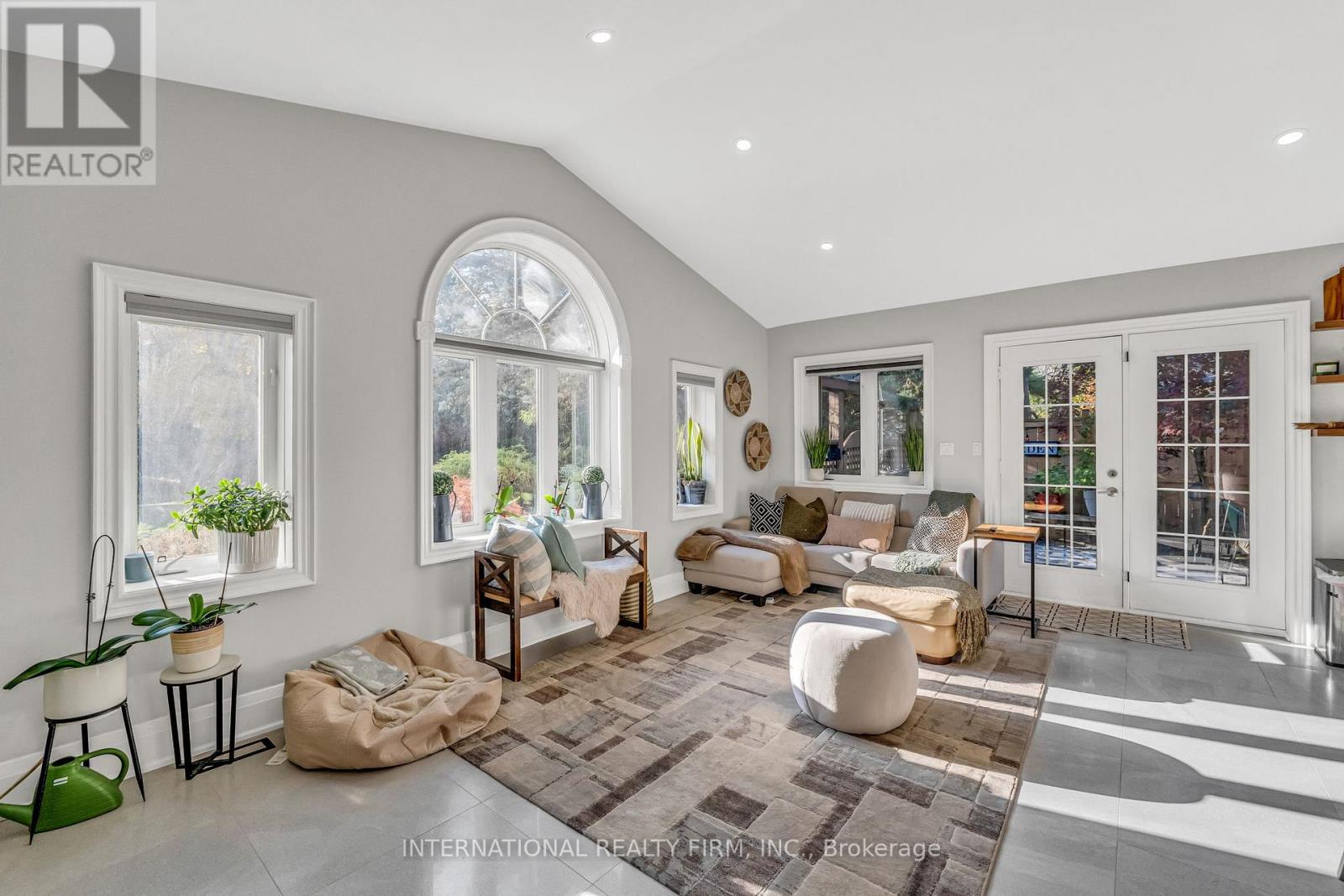 1049 INDIAN RD ROAD - 48