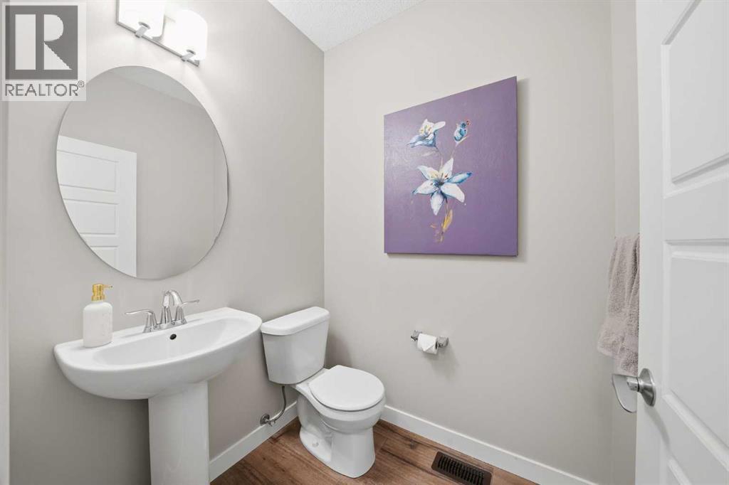 Single Family House 4 Level for Sale in  Sage Bluff Heights NW Sage Hill Calgary 