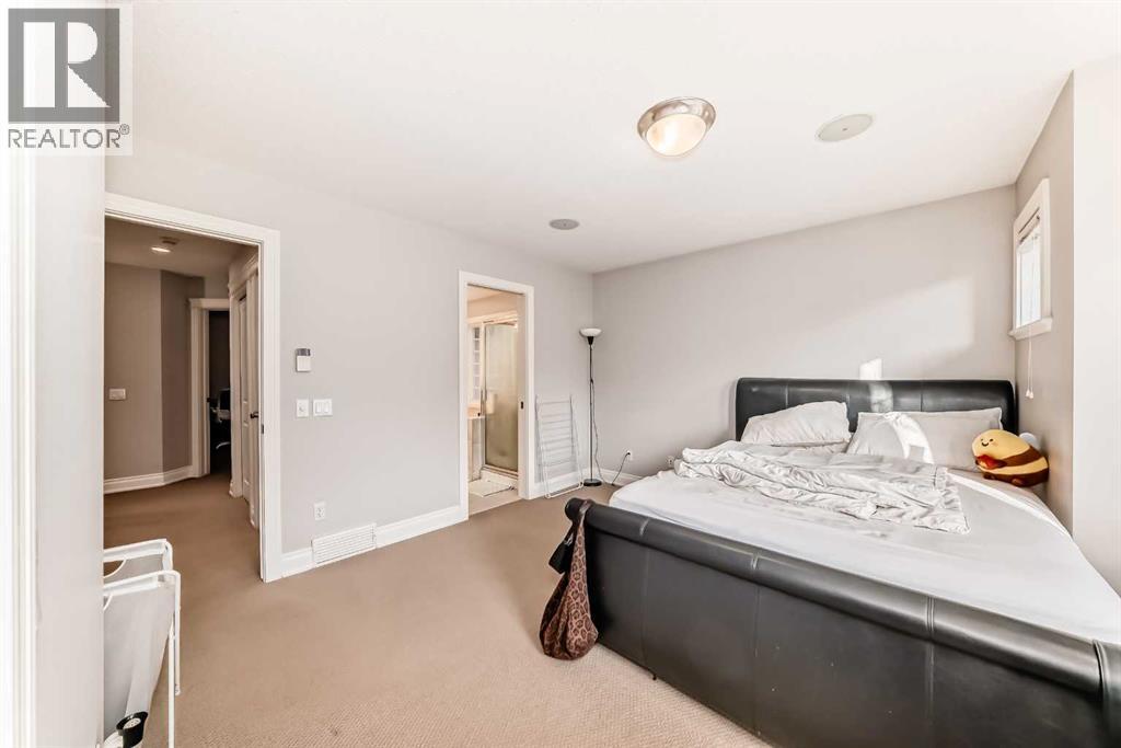 Single Family House for Sale in    Avenue SW Windsor Park Calgary 