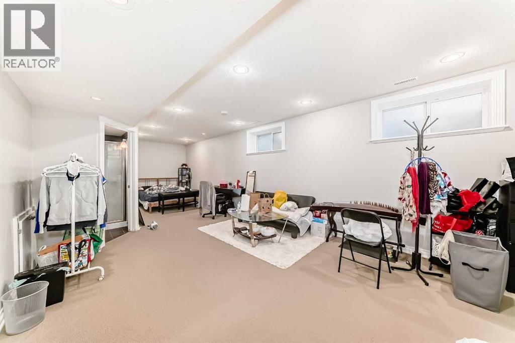 Single Family House for Sale in    Avenue SW Windsor Park Calgary 