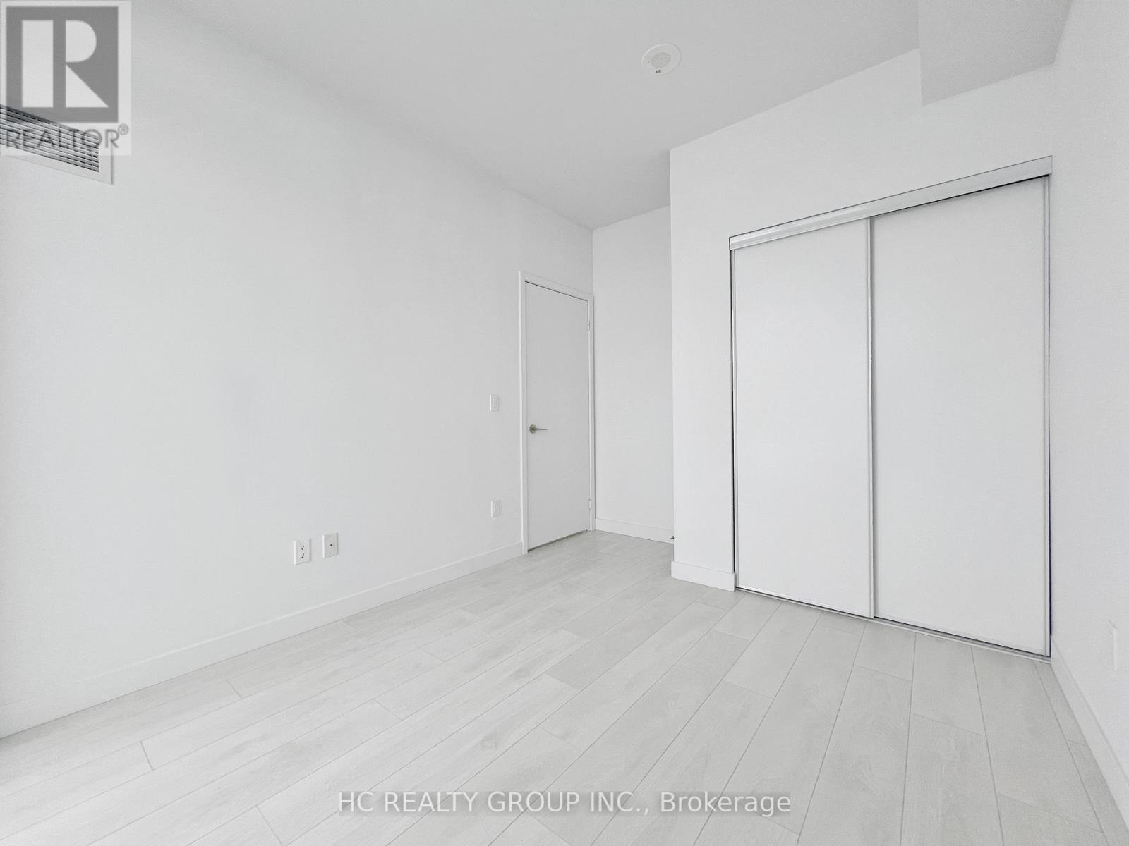 #5203 8 EGLINTON AVENUE E - 15