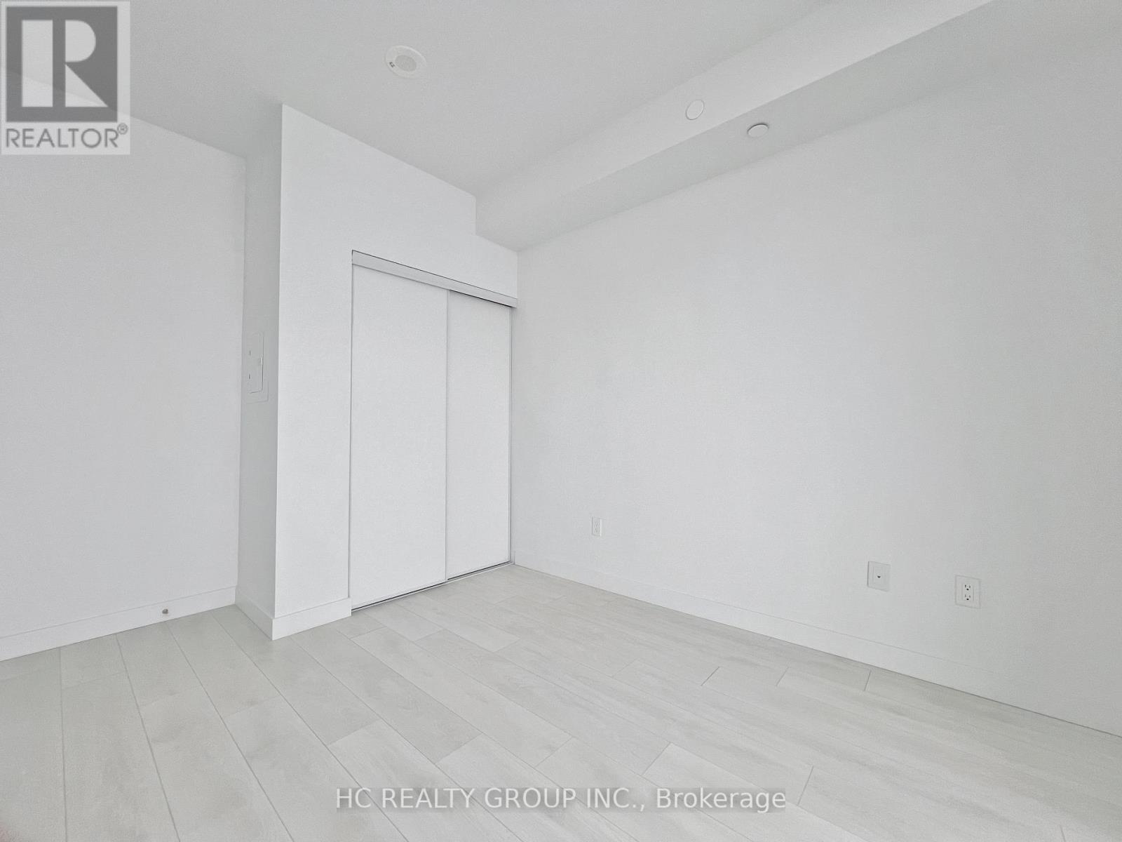 #5203 8 EGLINTON AVENUE E - 16
