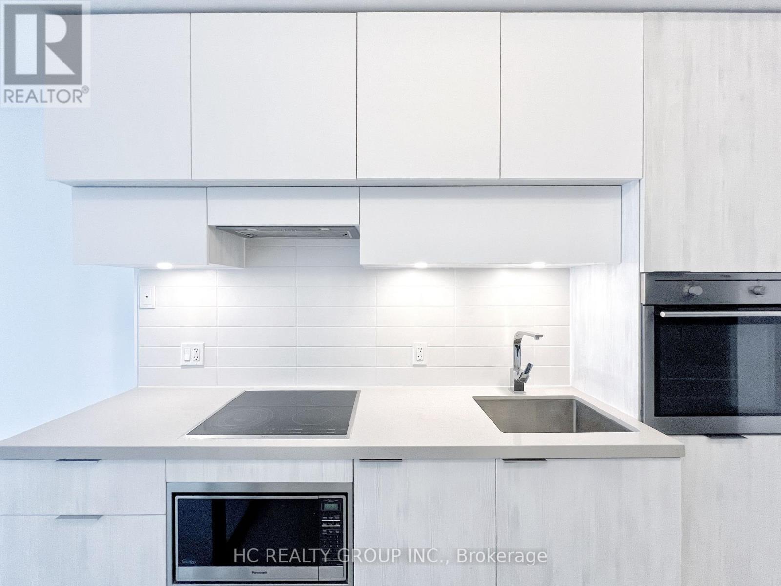 #5203 8 EGLINTON AVENUE E - 6