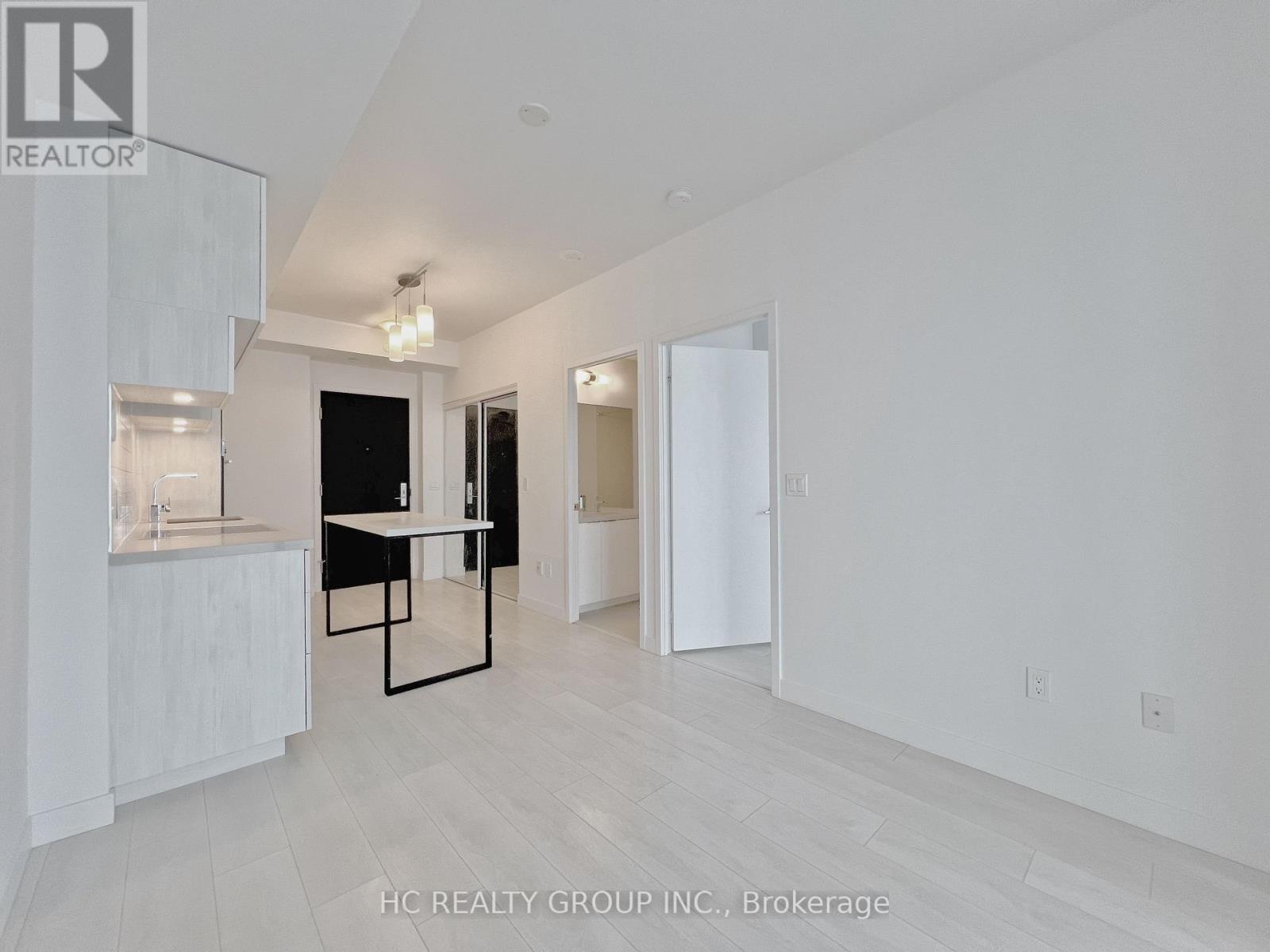 #5203 8 EGLINTON AVENUE E - 9