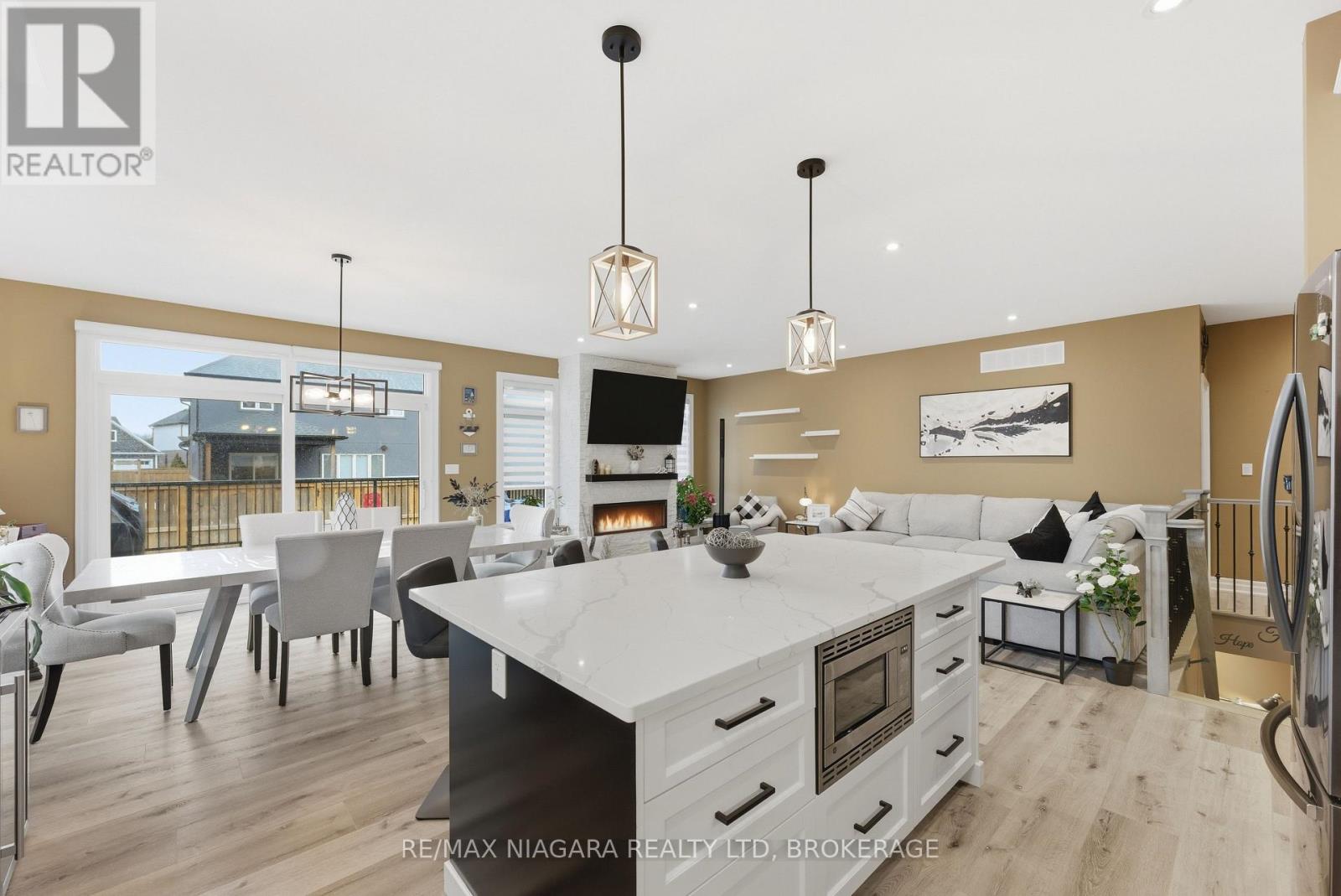 3616 CANFIELD CRESCENT - 20