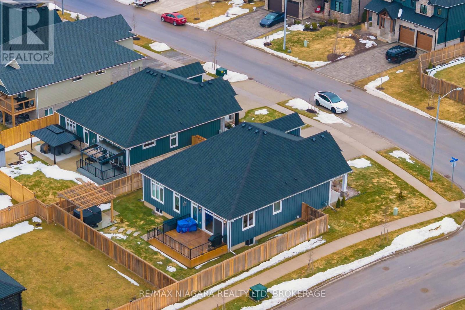 3616 CANFIELD CRESCENT - 36