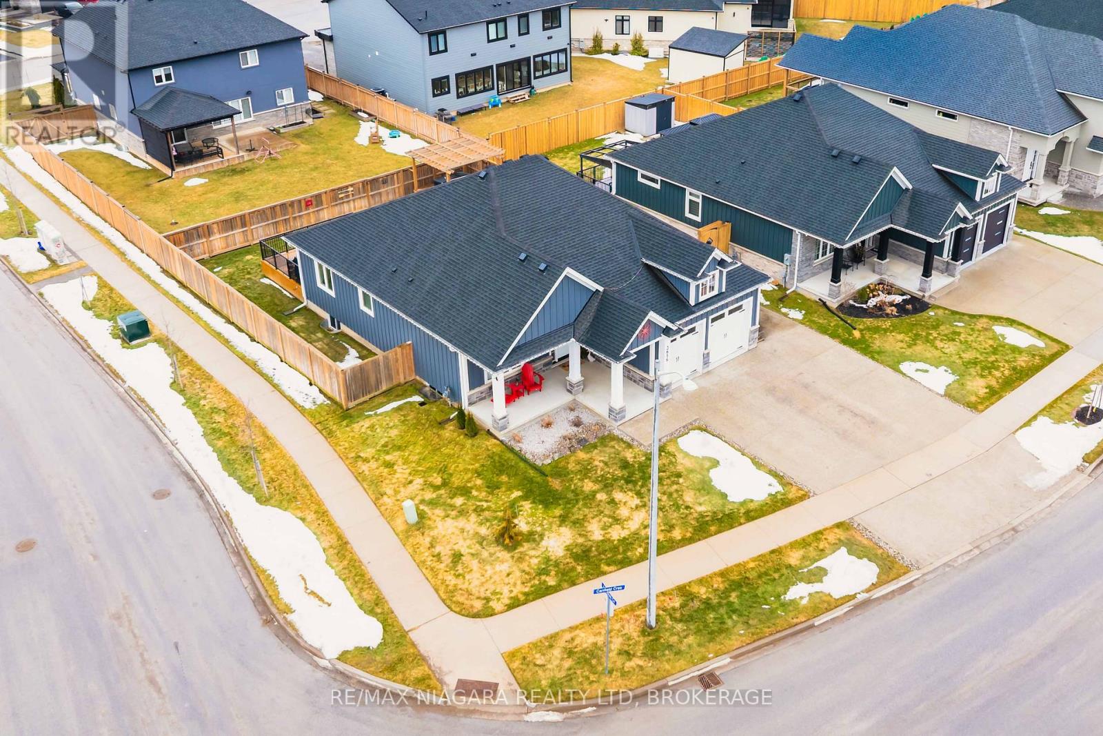 3616 CANFIELD CRESCENT - 4