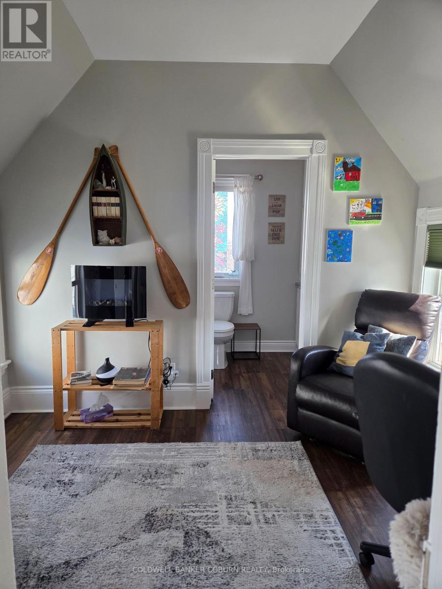 483 VICTORIA STREET — photo 22