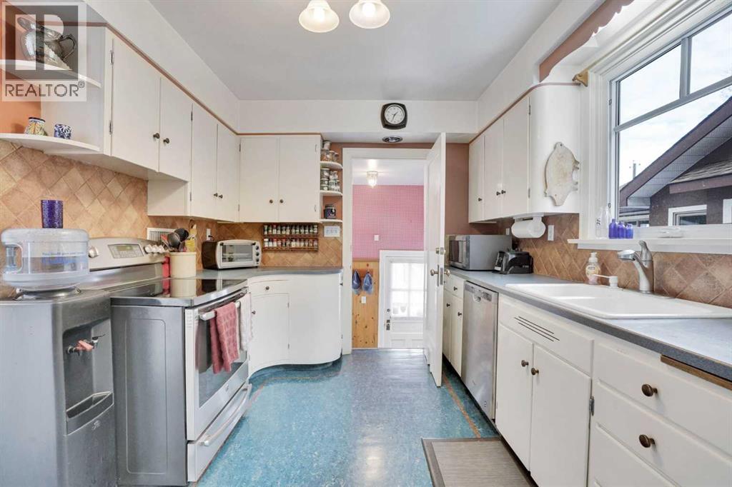 
          408 11 Avenue Northwest
            <br/>
            <span>Calgary</span>
            , 
            <span>AB</span>
             <span>T2M0B9</span>
         - Photo 11