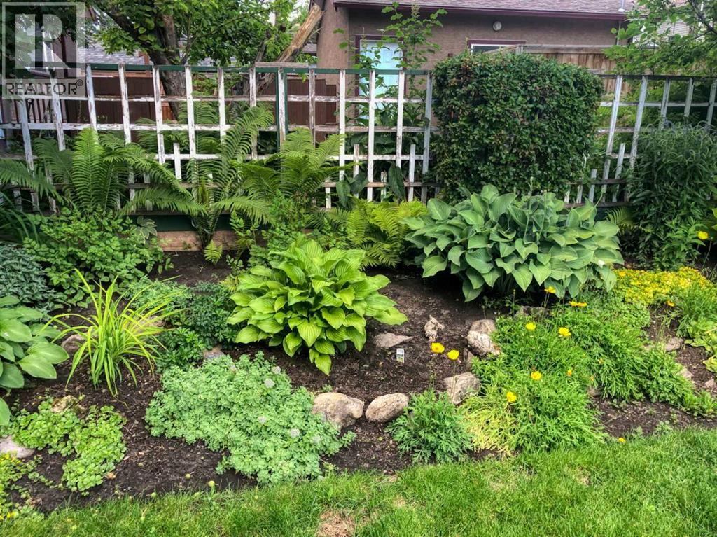 
          408 11 Avenue Northwest
            <br/>
            <span>Calgary</span>
            , 
            <span>AB</span>
             <span>T2M0B9</span>
         - Photo 28