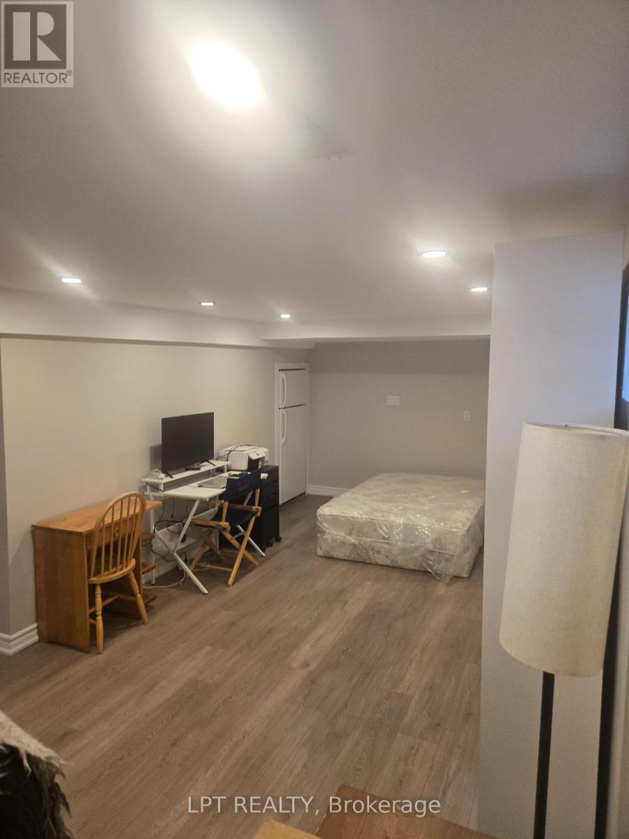 26 WRIGHT CRESCENT - 35