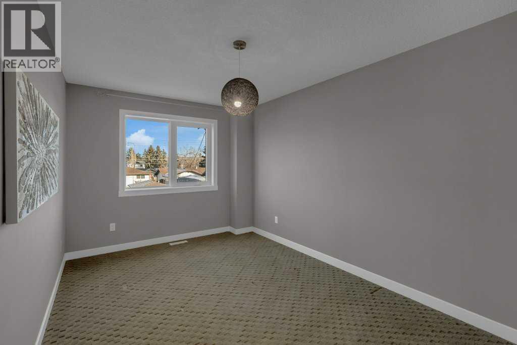 Single Family House for Sale in   Avenue NW Bowness Calgary 