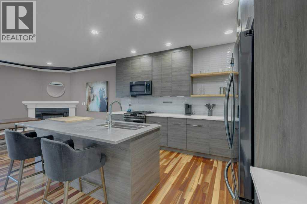 Single Family House for Sale in   Avenue NW Bowness Calgary 