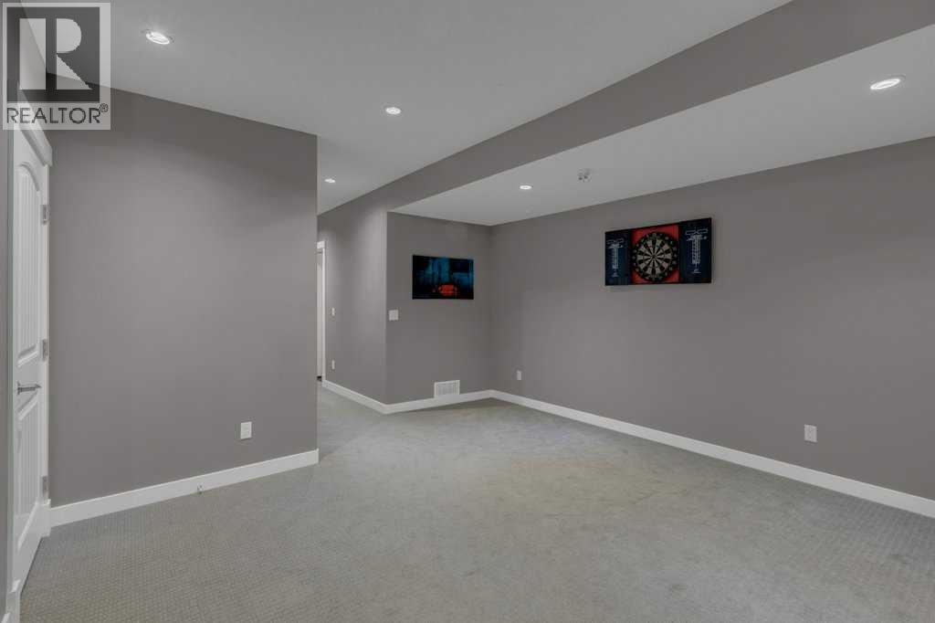 Single Family House for Sale in   Avenue NW Bowness Calgary 