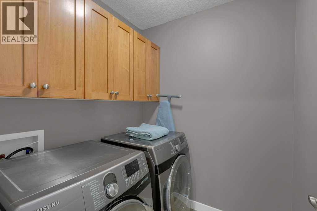 Single Family House for Sale in   Avenue NW Bowness Calgary 