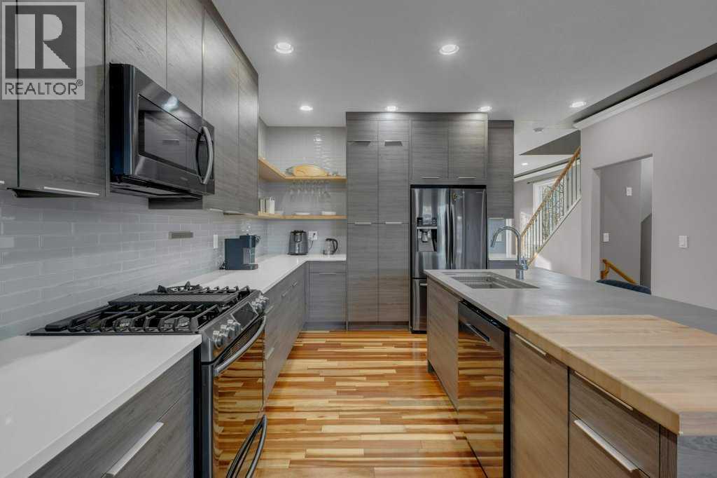 Single Family House for Sale in   Avenue NW Bowness Calgary 