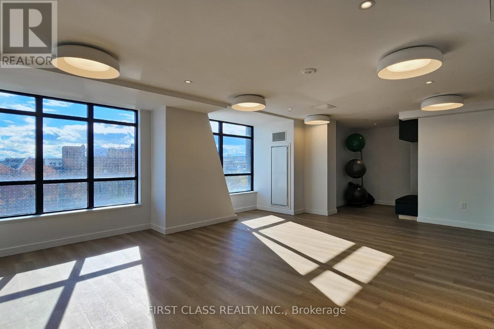 #1604 181 STERLING ROAD - 33
