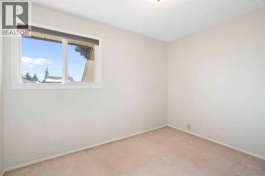 Single Family House for Sale in  Shawmeadows Close SW Shawnessy Calgary 