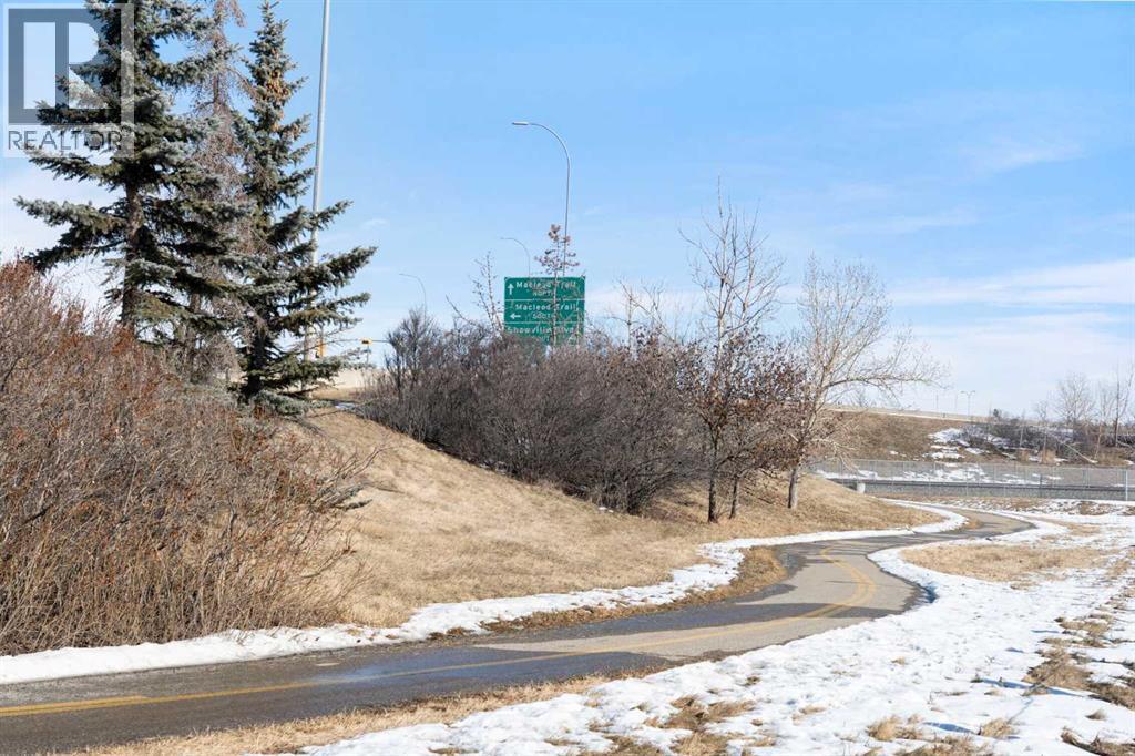 Single Family House for Sale in  Shawmeadows Close SW Shawnessy Calgary 