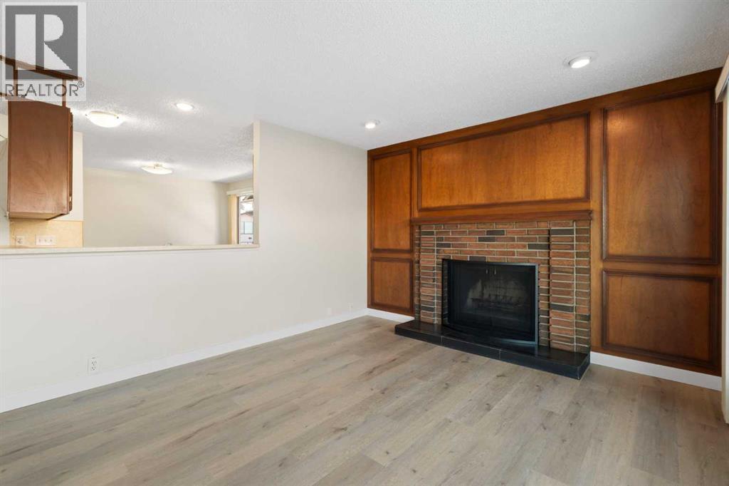 Single Family House for Sale in  Shawmeadows Close SW Shawnessy Calgary 