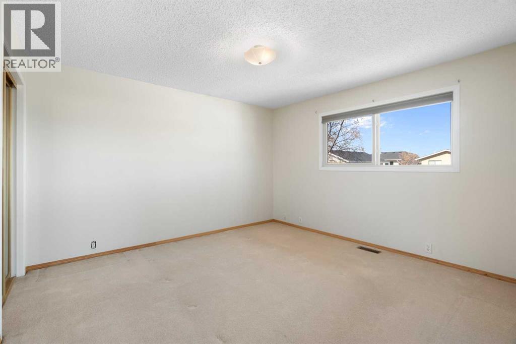 Single Family House for Sale in  Shawmeadows Close SW Shawnessy Calgary 