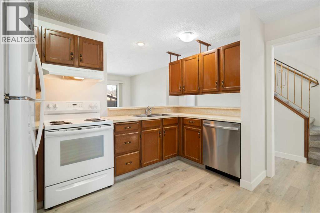 Single Family House for Sale in  Shawmeadows Close SW Shawnessy Calgary 