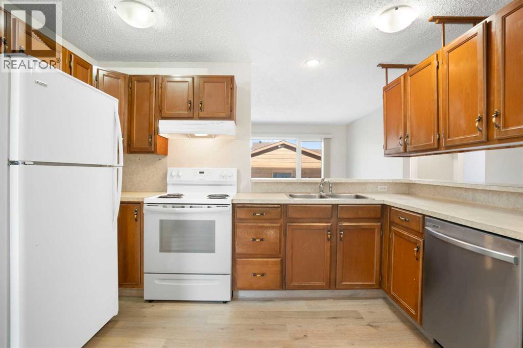 Single Family House for Sale in  Shawmeadows Close SW Shawnessy Calgary 