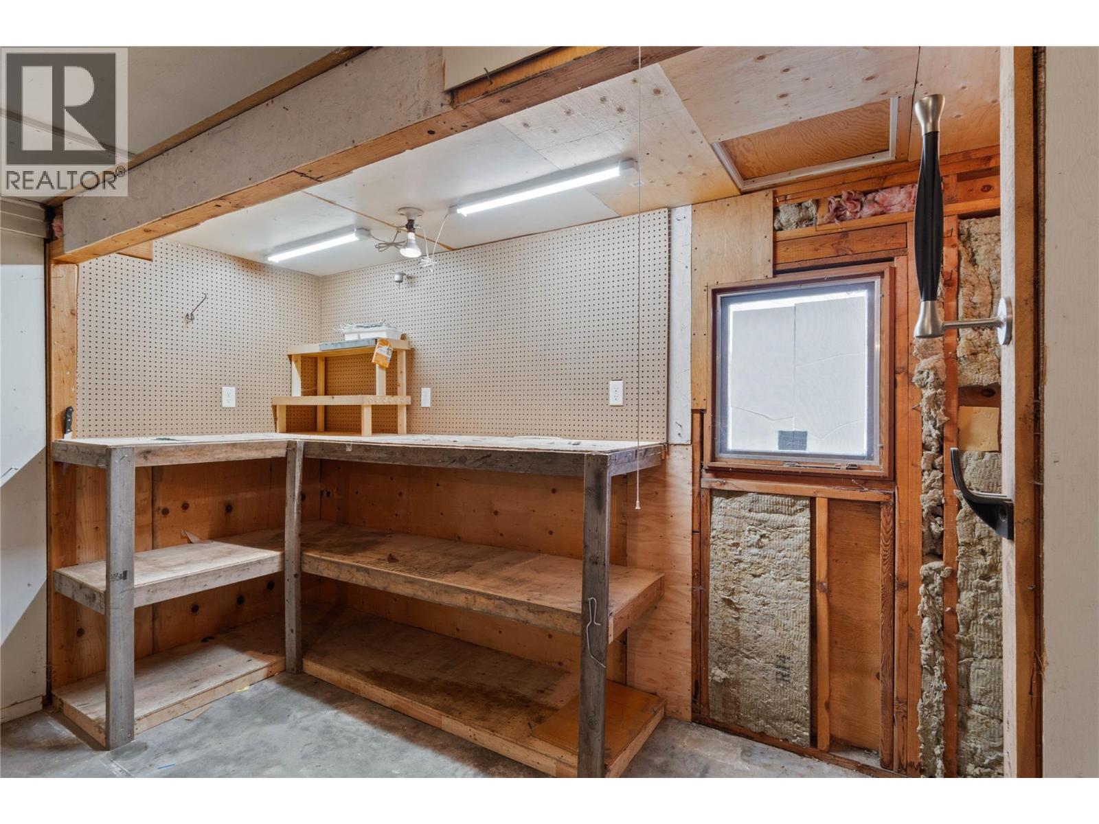 1045 DOMINION STREET - 34