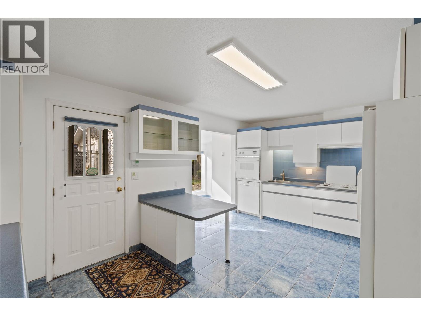 1045 DOMINION STREET - 6