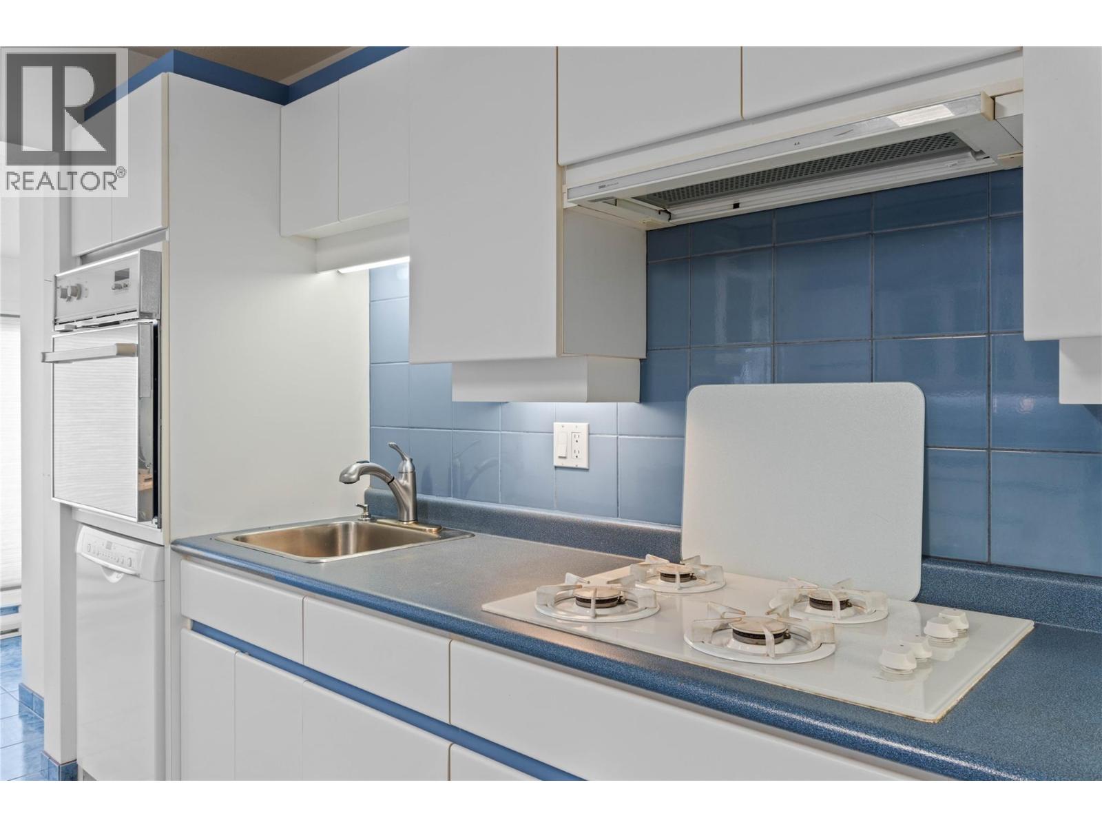 1045 DOMINION STREET - 10