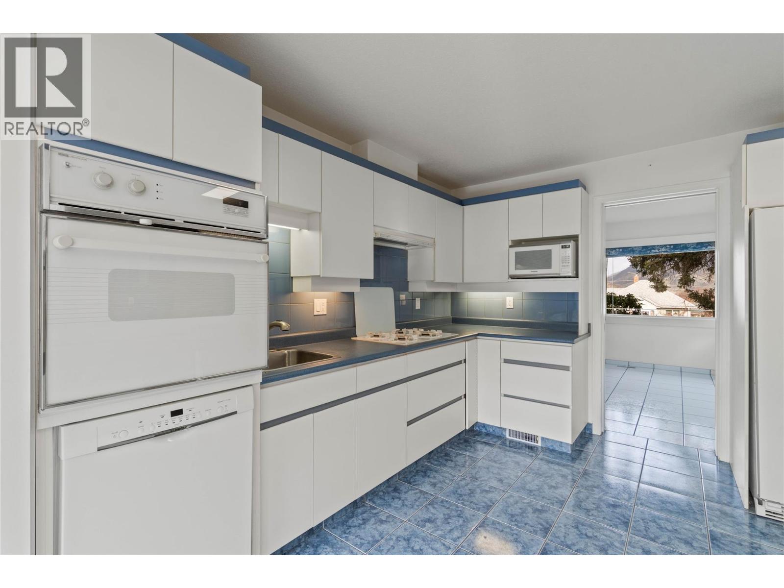 1045 DOMINION STREET - 5