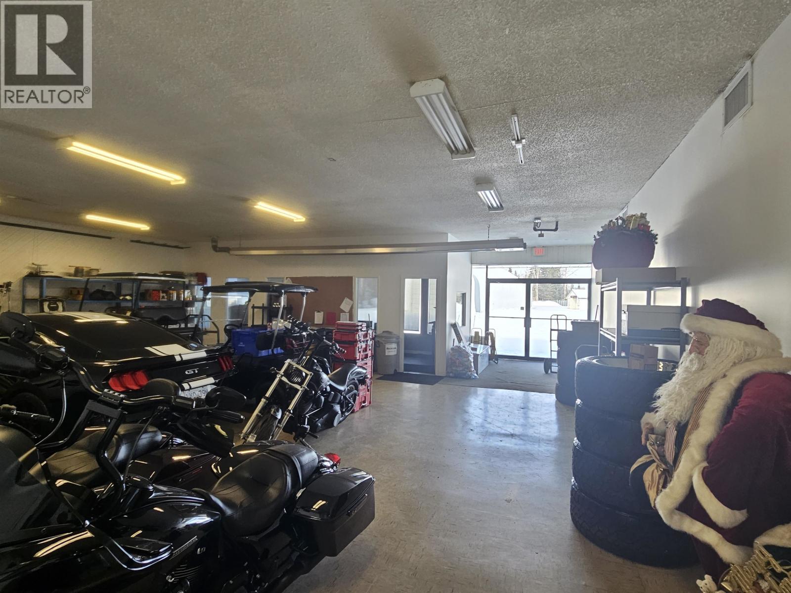 Photo 15 of 19 — 7405 HART HIGHWAY · Prince George, BC