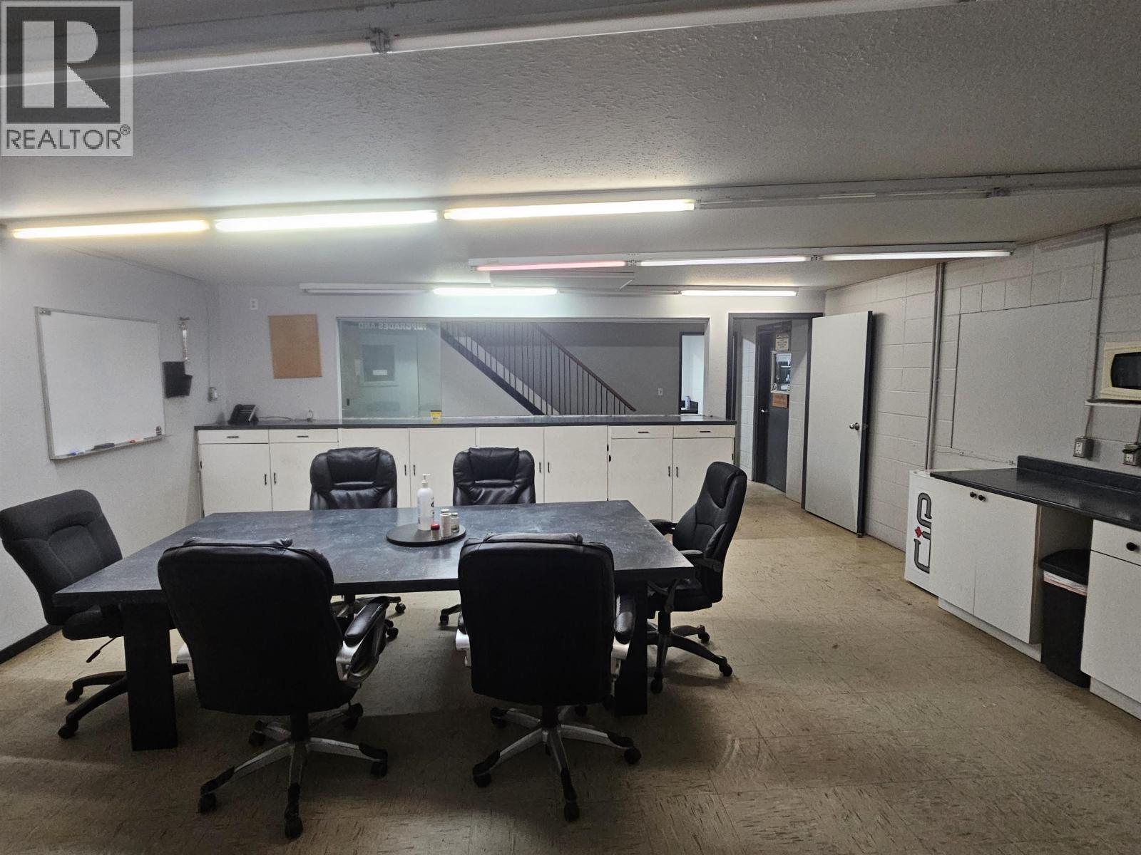 Photo 11 of 19 — 7405 HART HIGHWAY · Prince George, BC