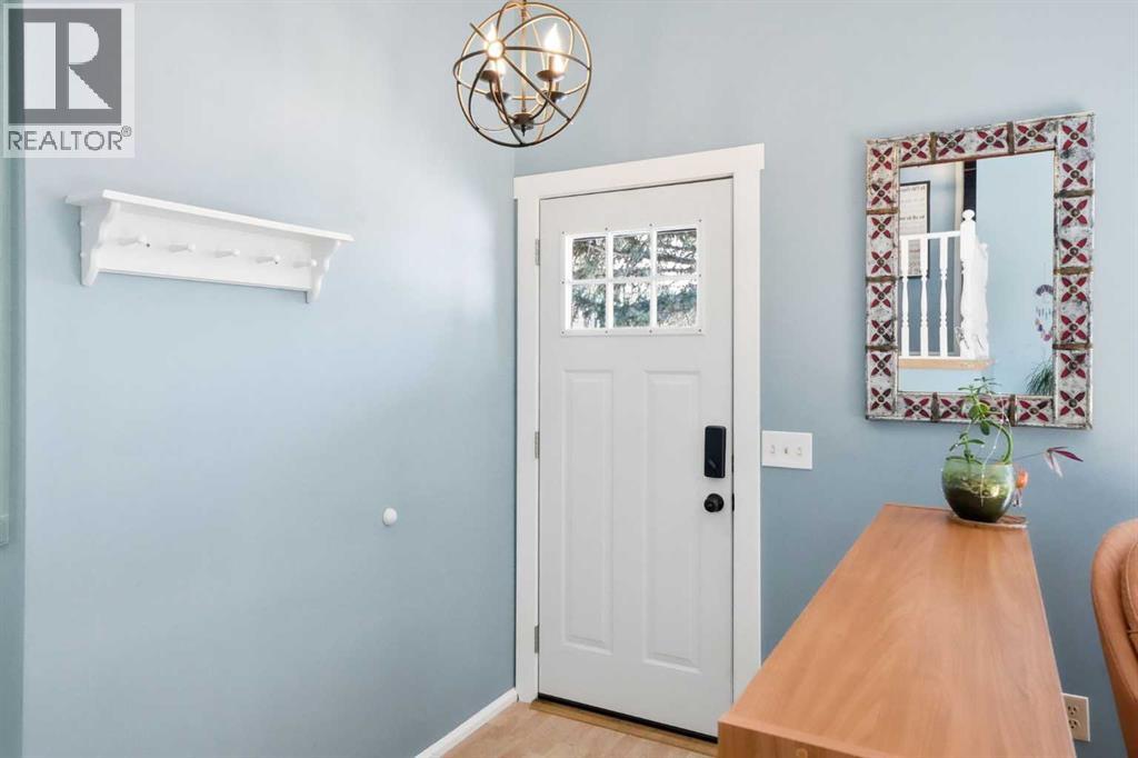 Single Family House 4 Level for Sale in  Berkley Crescent NW Beddington Heights Calgary 