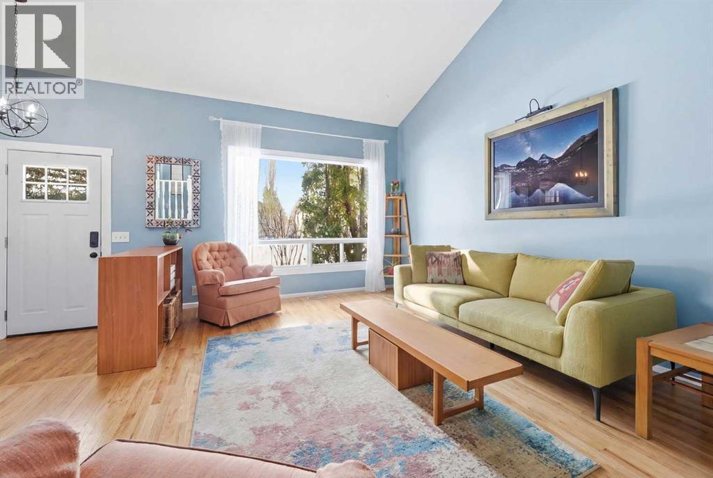 Single Family House 4 Level for Sale in  Berkley Crescent NW Beddington Heights Calgary 