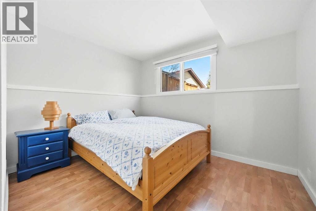 Single Family House 4 Level for Sale in  Berkley Crescent NW Beddington Heights Calgary 