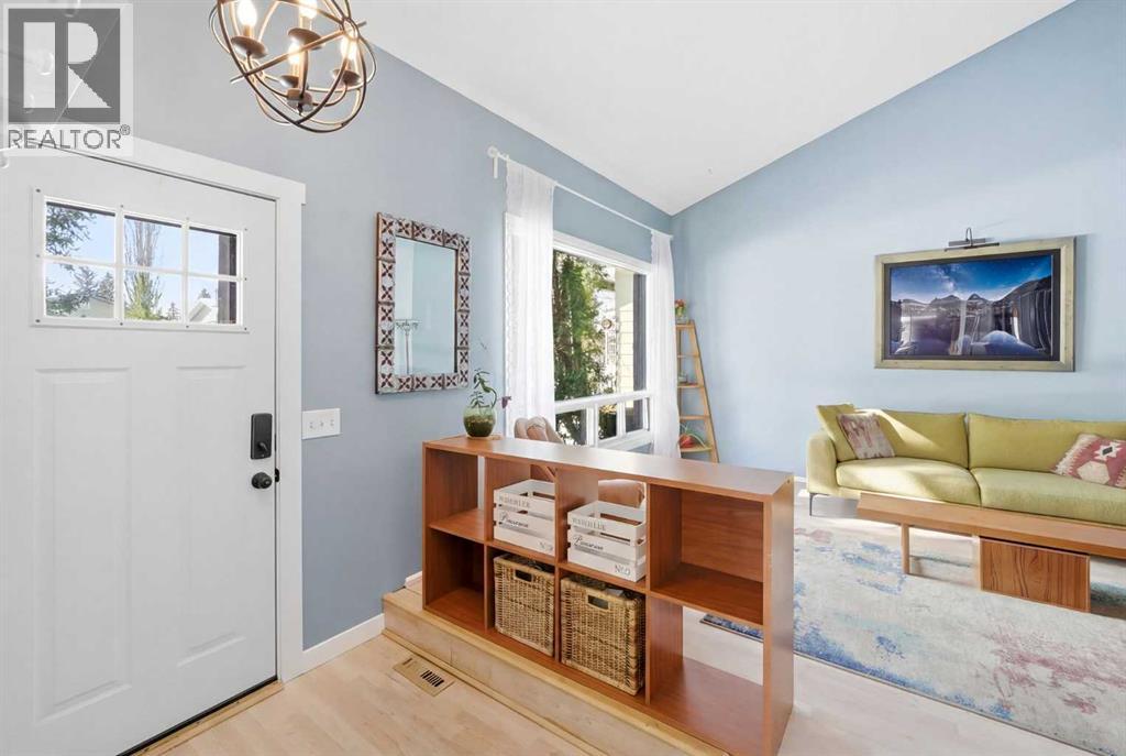 Single Family House 4 Level for Sale in  Berkley Crescent NW Beddington Heights Calgary 