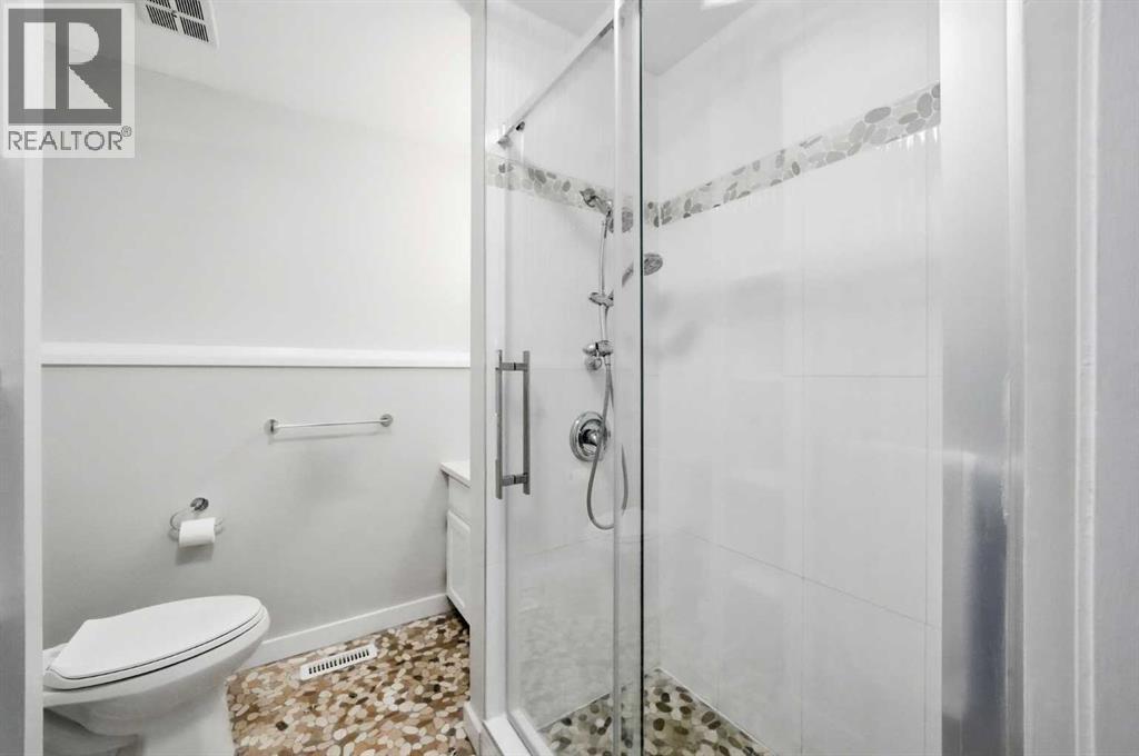 Single Family House 4 Level for Sale in  Berkley Crescent NW Beddington Heights Calgary 