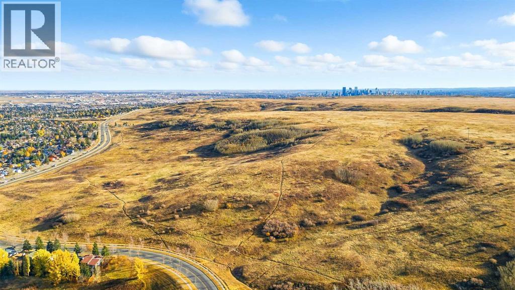 Single Family House 4 Level for Sale in  Berkley Crescent NW Beddington Heights Calgary 