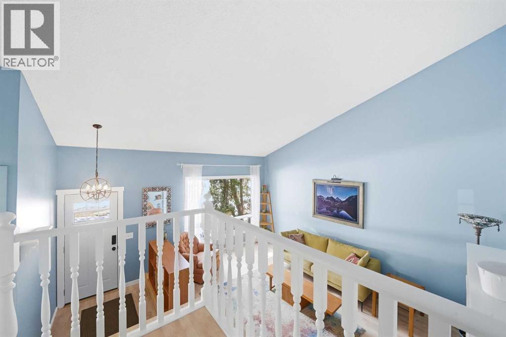 Single Family House 4 Level for Sale in  Berkley Crescent NW Beddington Heights Calgary 