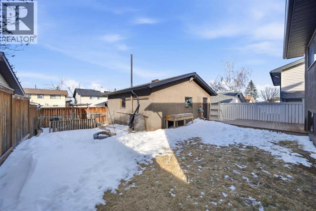 Single Family House 4 Level for Sale in  Berkley Crescent NW Beddington Heights Calgary 