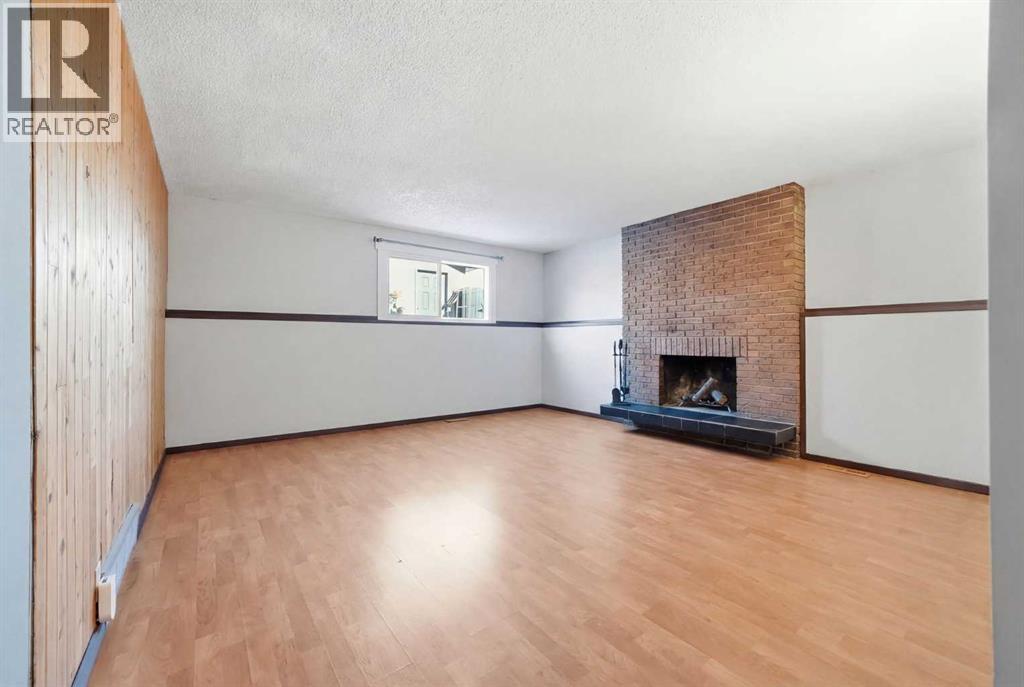 Single Family House 4 Level for Sale in  Berkley Crescent NW Beddington Heights Calgary 