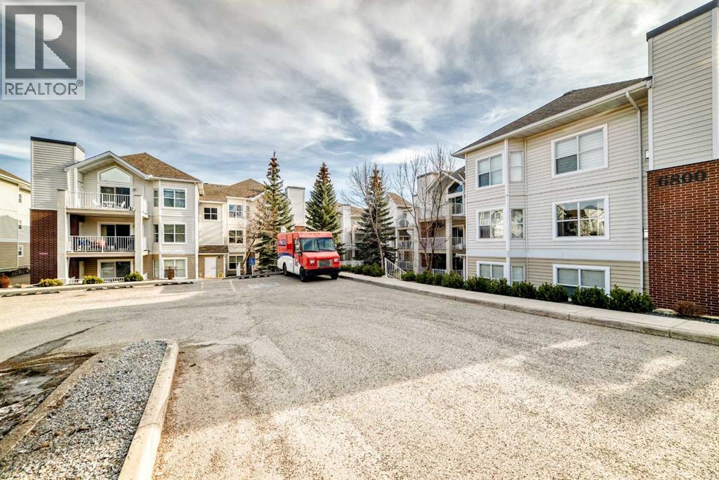 Single Family House for Sale in   Hunterview Drive NW Huntington Hills Calgary 