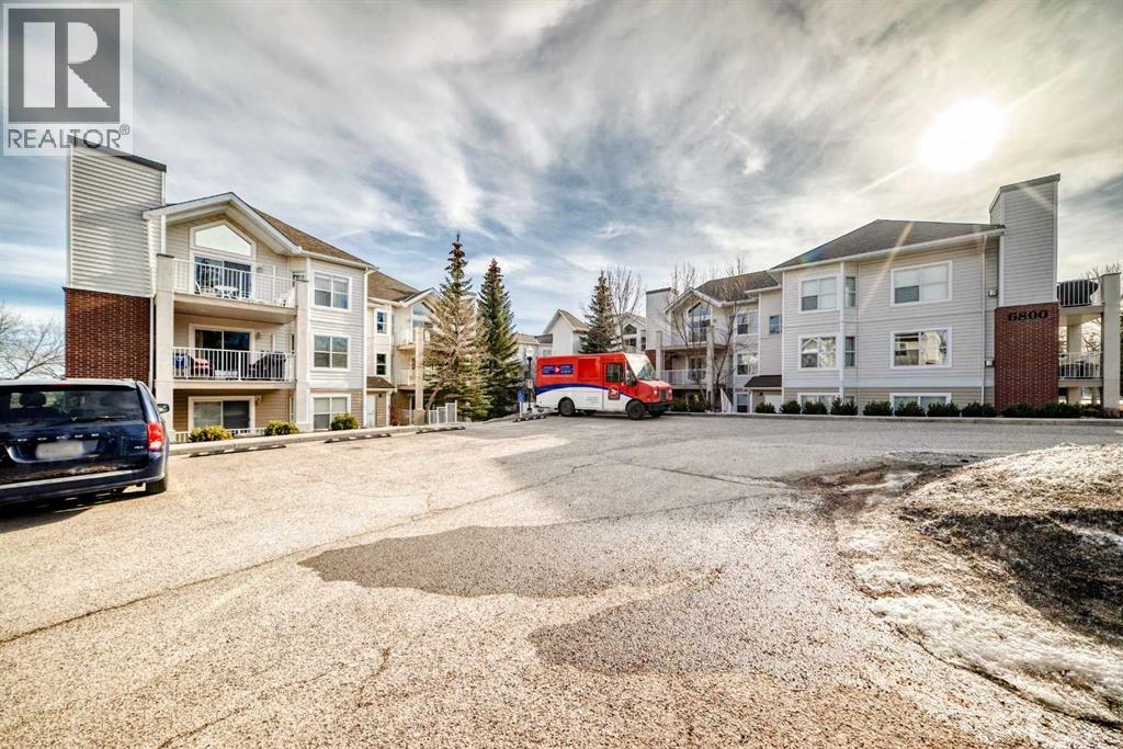 Single Family House for Sale in   Hunterview Drive NW Huntington Hills Calgary 