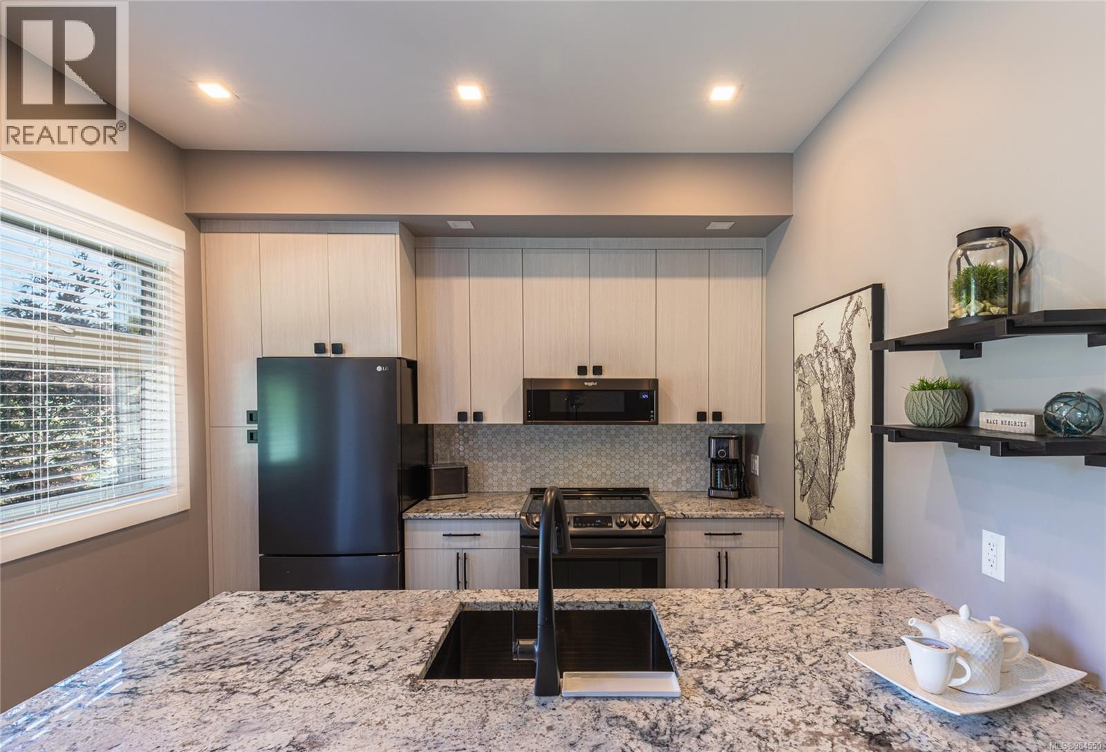 3 1175 Resort Dr, Parksville