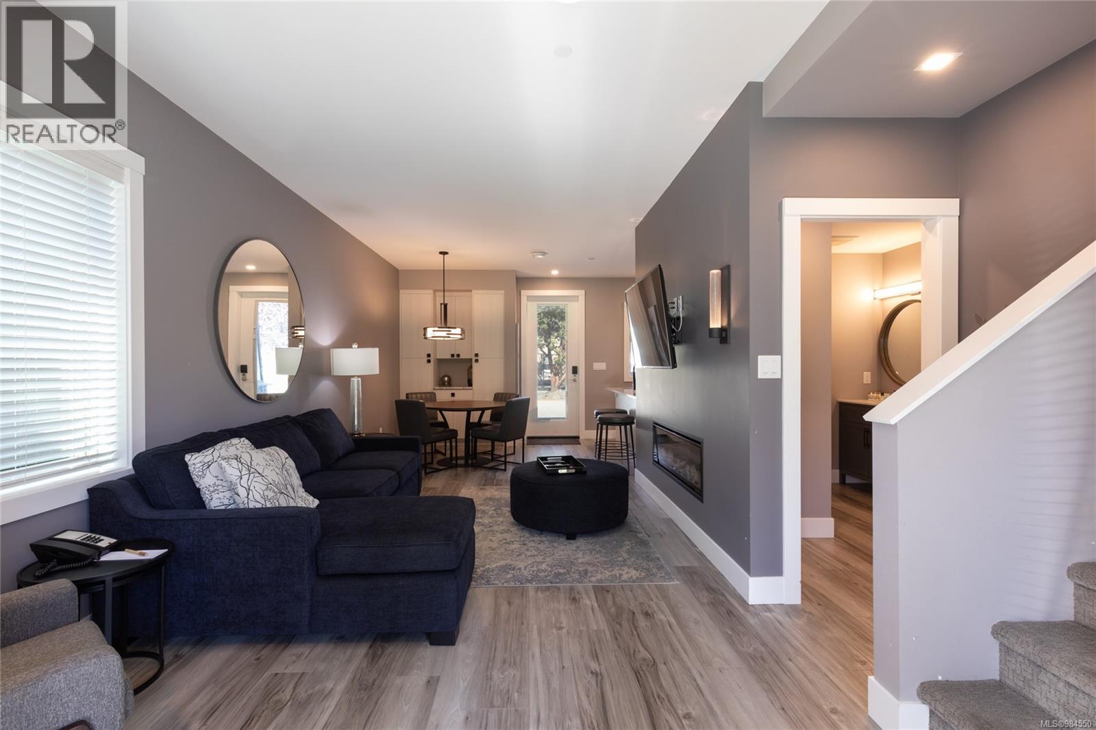 3 1175 Resort Dr, Parksville