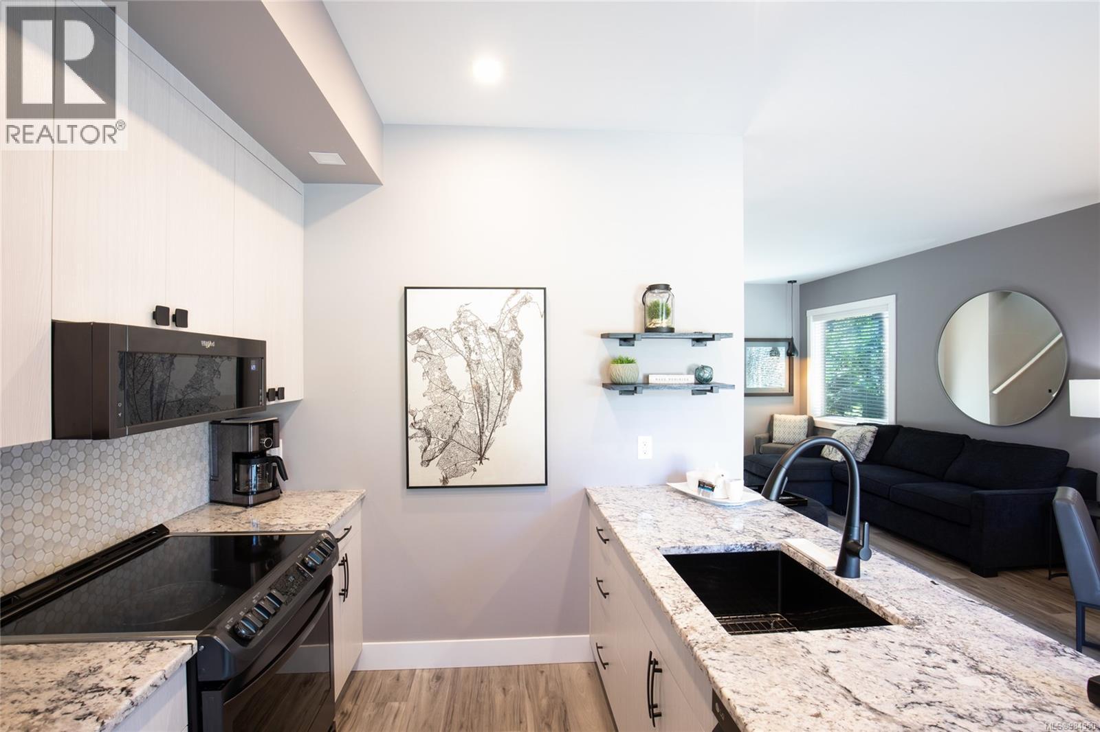 3 1175 Resort Dr, Parksville