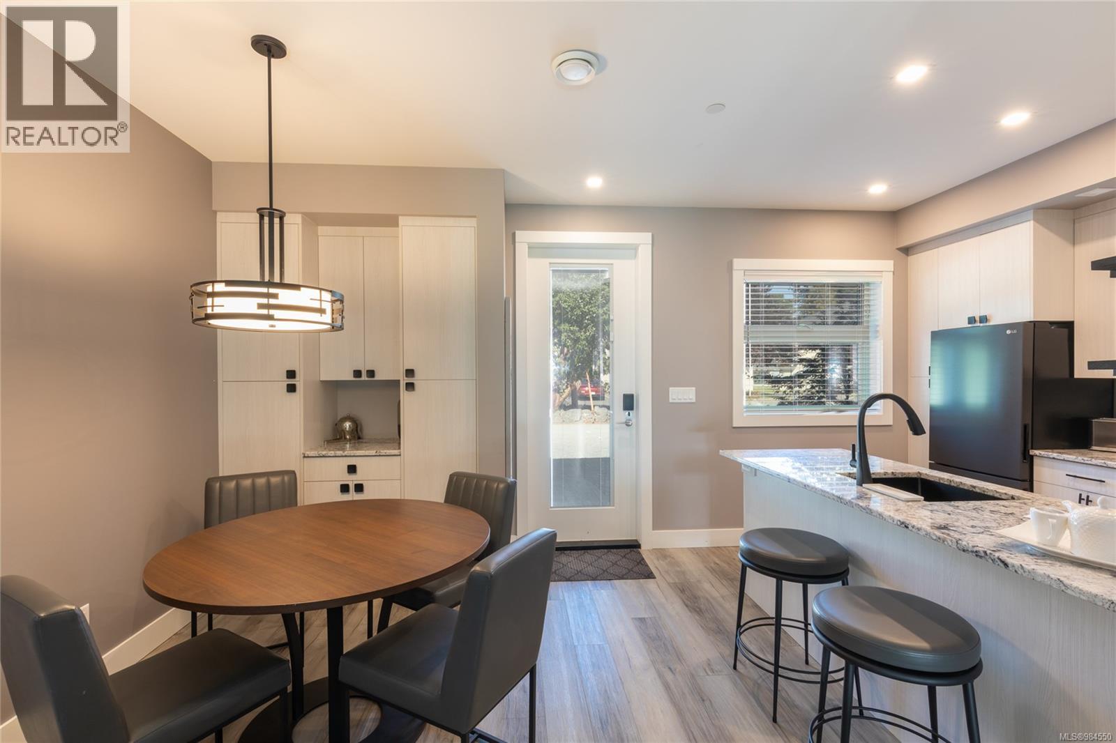 3 1175 Resort Dr, Parksville