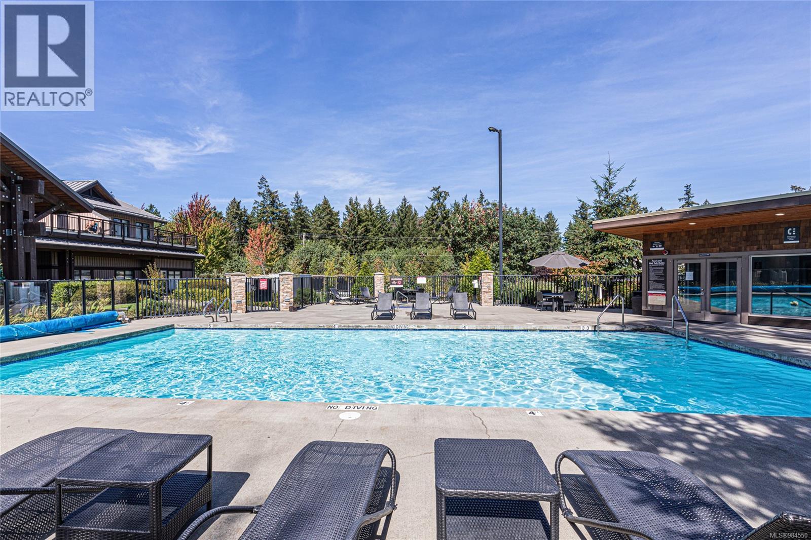 3 1175 Resort Dr, Parksville