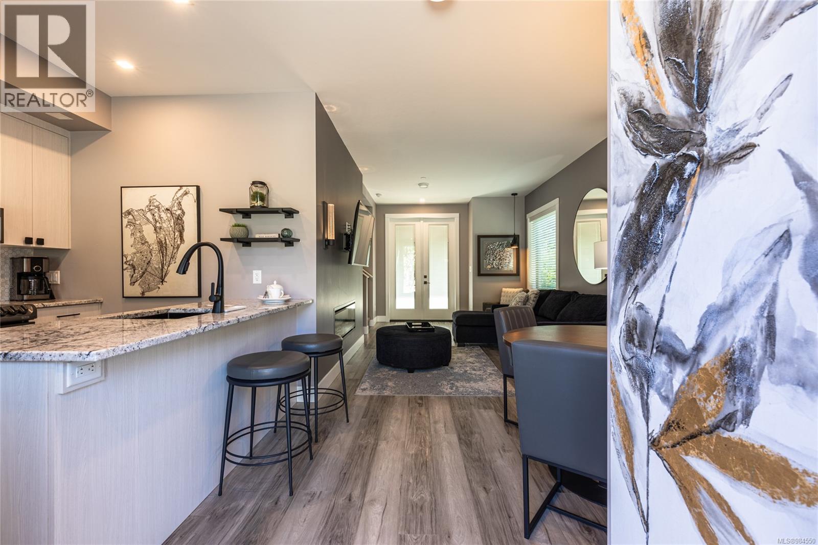 3 1175 Resort Dr, Parksville